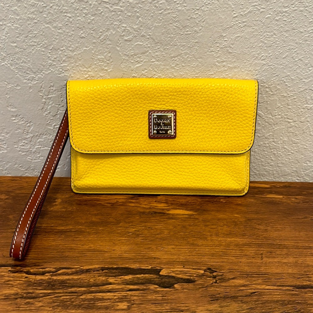 Dooney &Burke wrist let wallet